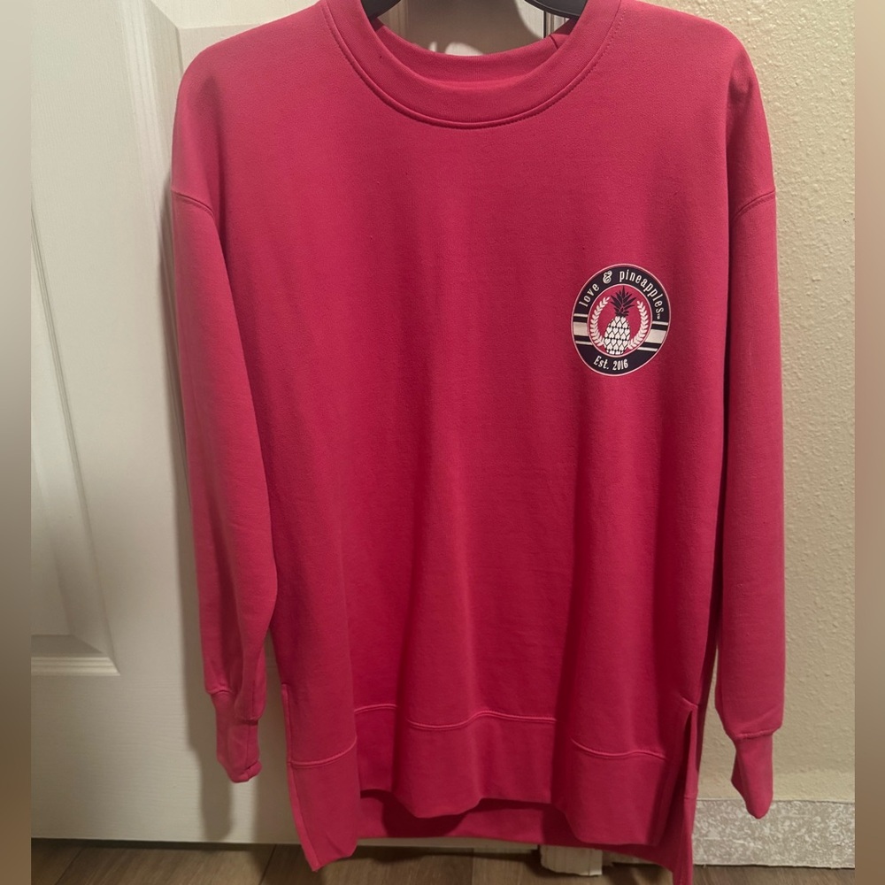 Oversized Women’s Pink Sweater with Golden Retriever